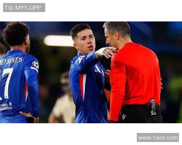 意大利足球明星赛场趣事频发笑声不断引发球迷热议